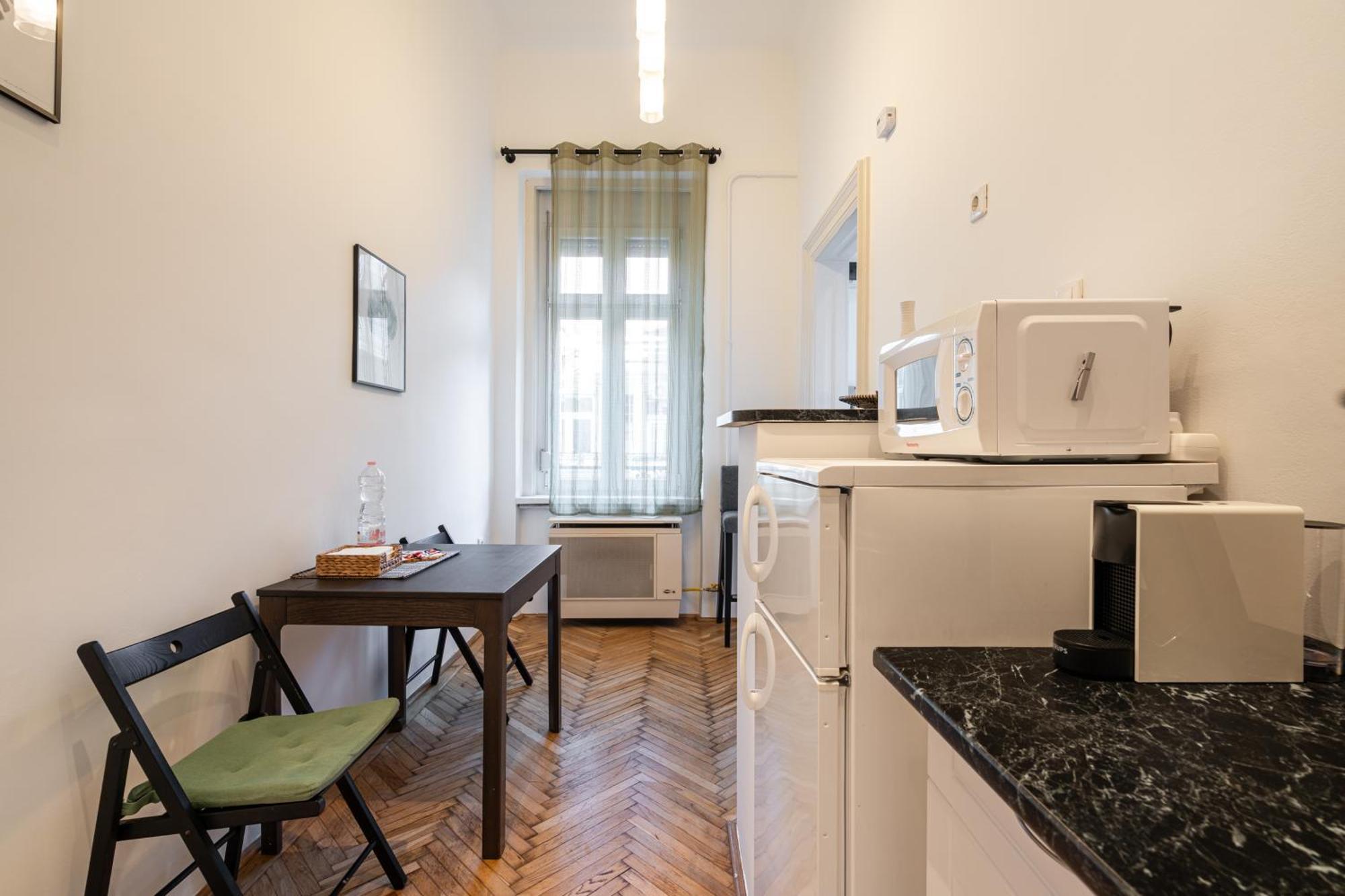 Elementa Luxe Apartment